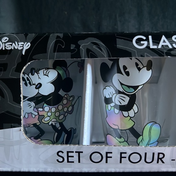 Disney Glassware Set - Picture 2 of 5